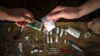 مواد مخدر | عوارض، علائم و نحوه درمان